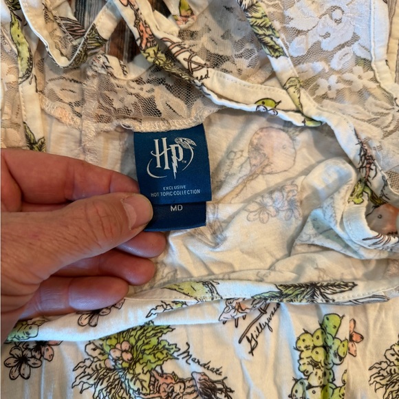 Garden themed tank from hot topic - Picture 3 of 3